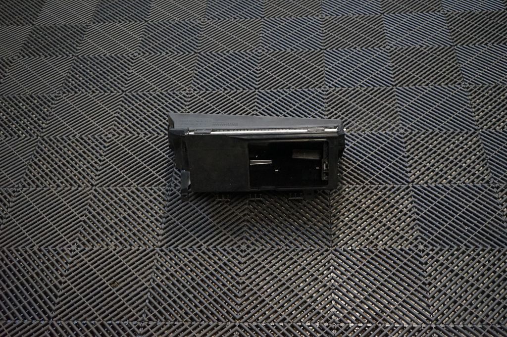 Glove box (3)