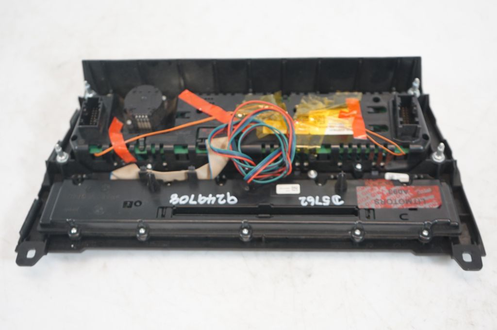 Climate control unit (8)