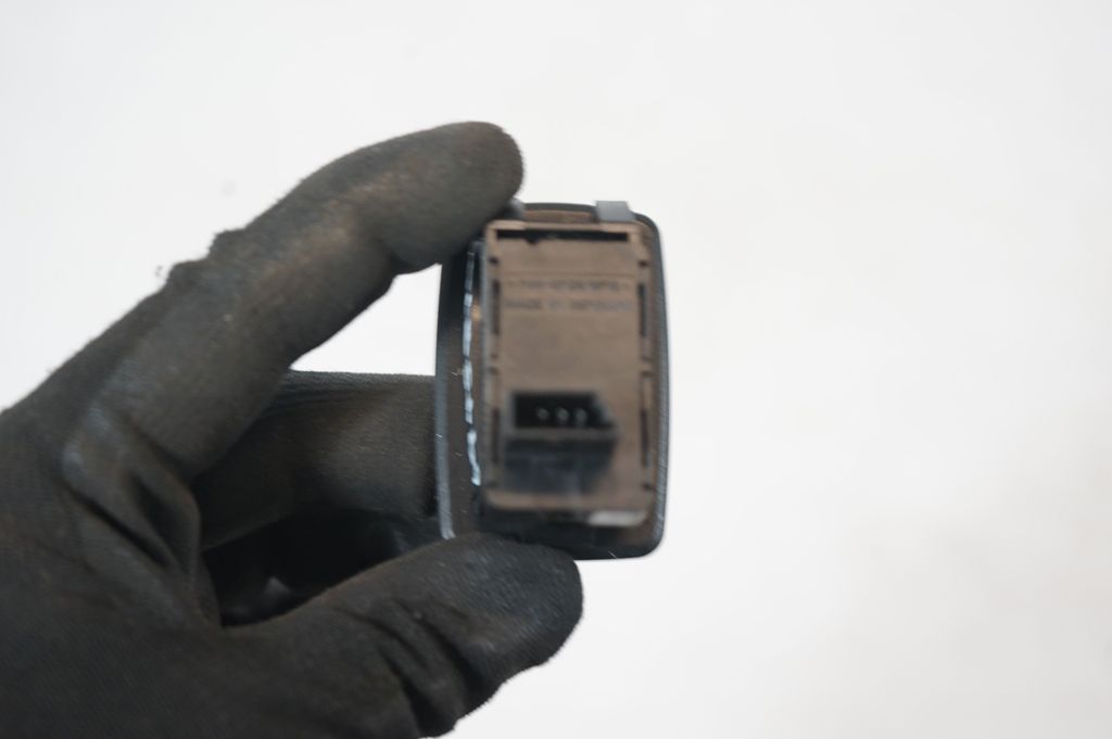 Electric window control switch (7)