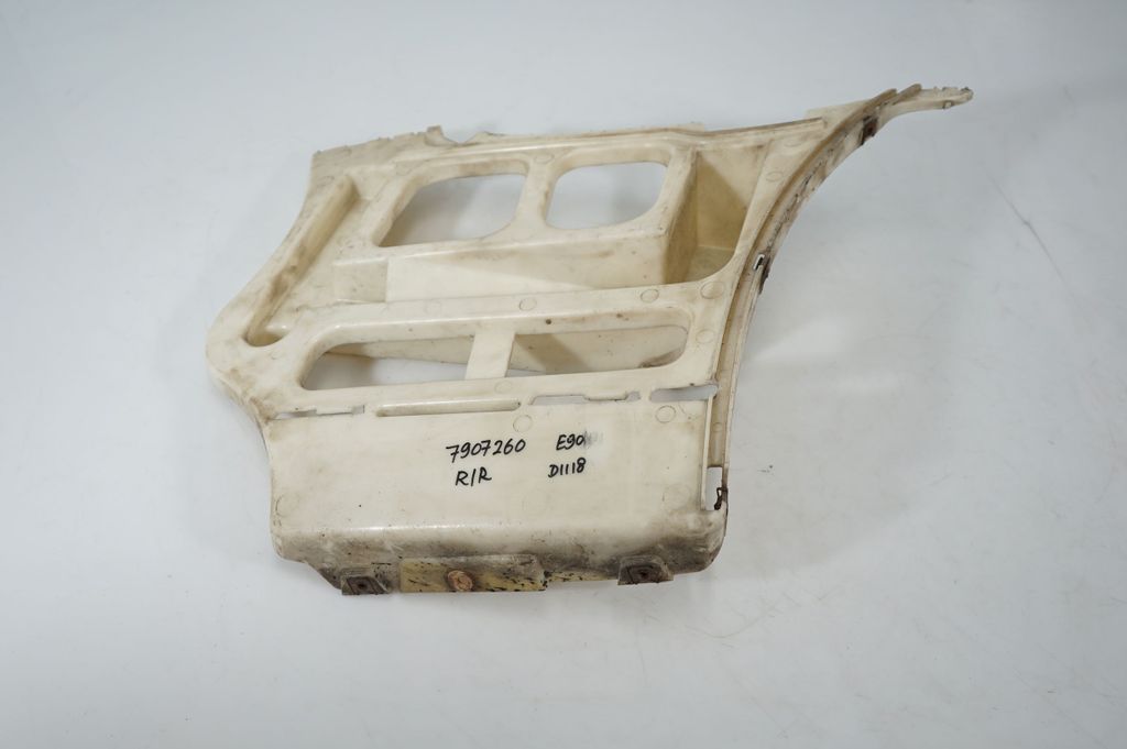 Rear bumper mounting bracket