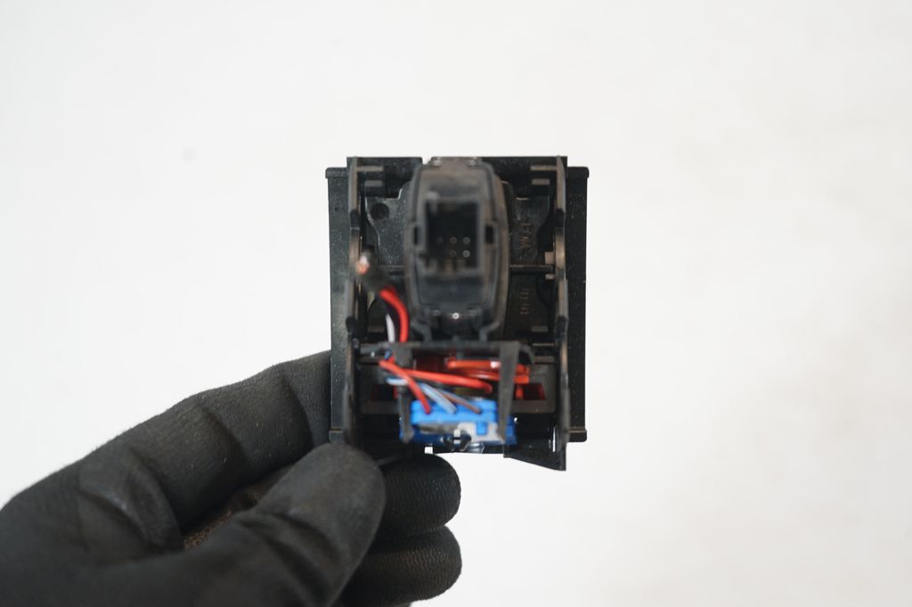 Hazard light switch (6)