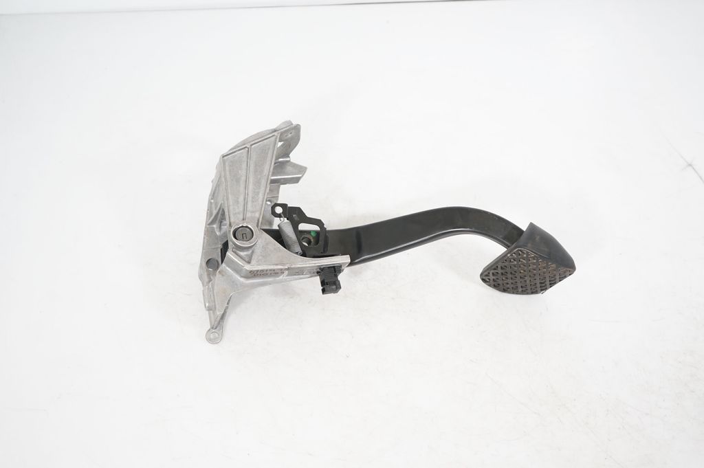 Brake pedal (6)