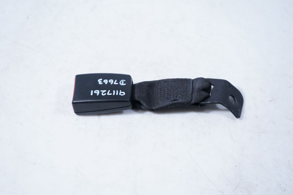 Rear seatbelt buckle (3)