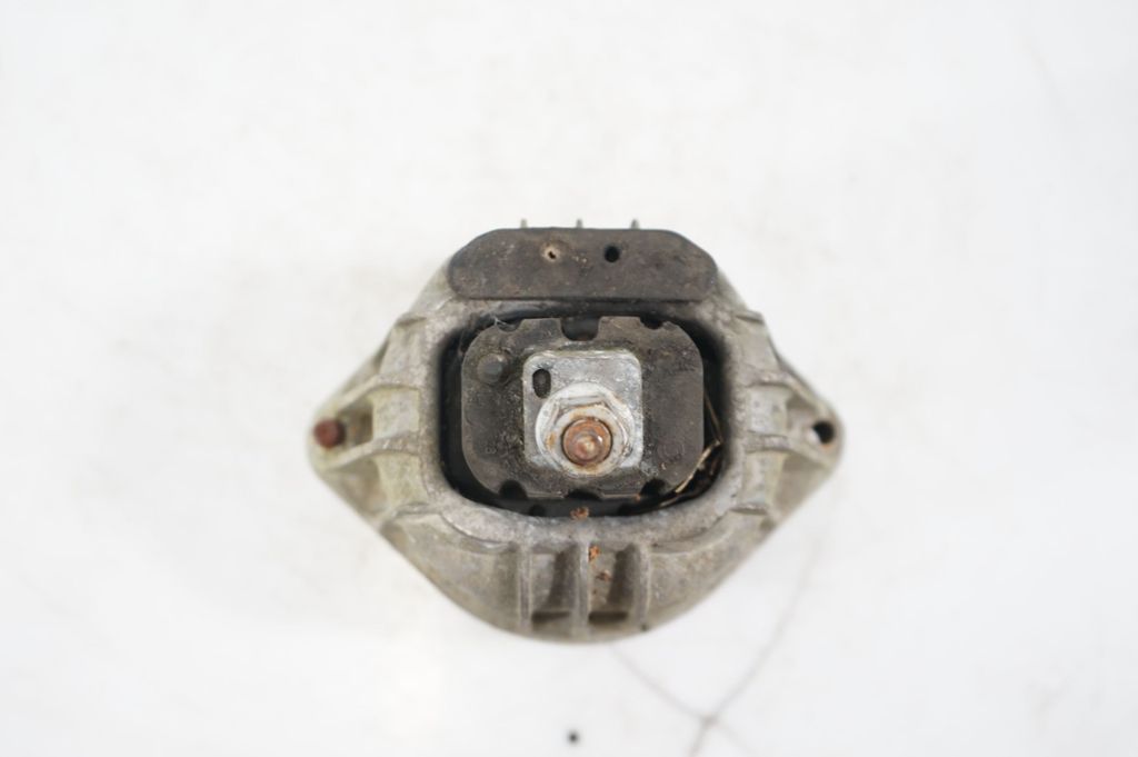 Engine mount bracket (7)