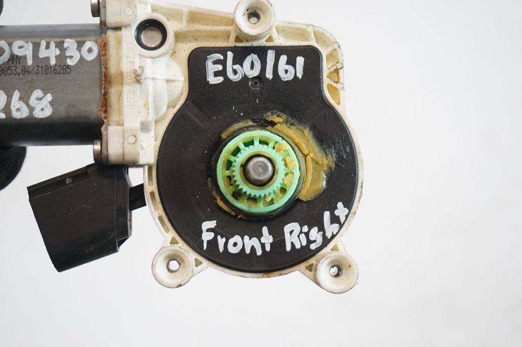 Front door window regulator with motor (7)