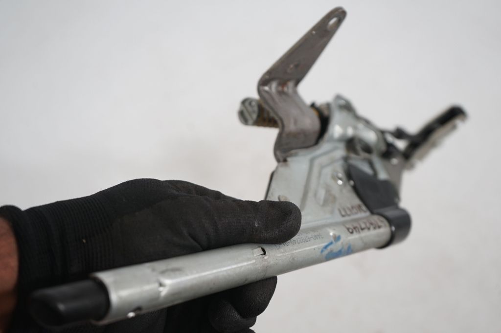 Handbrake/parking brake lever assembly (7)