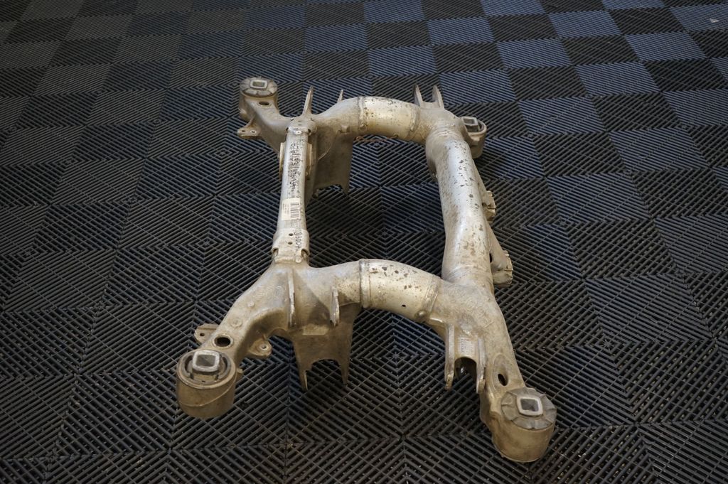 Rear subframe (2)
