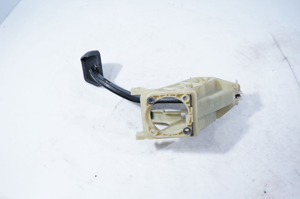 Clutch pedal (6)