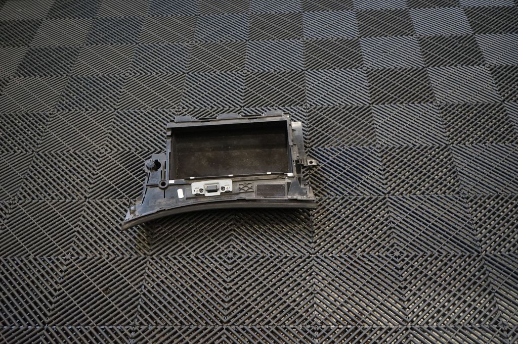 Glove box (5)
