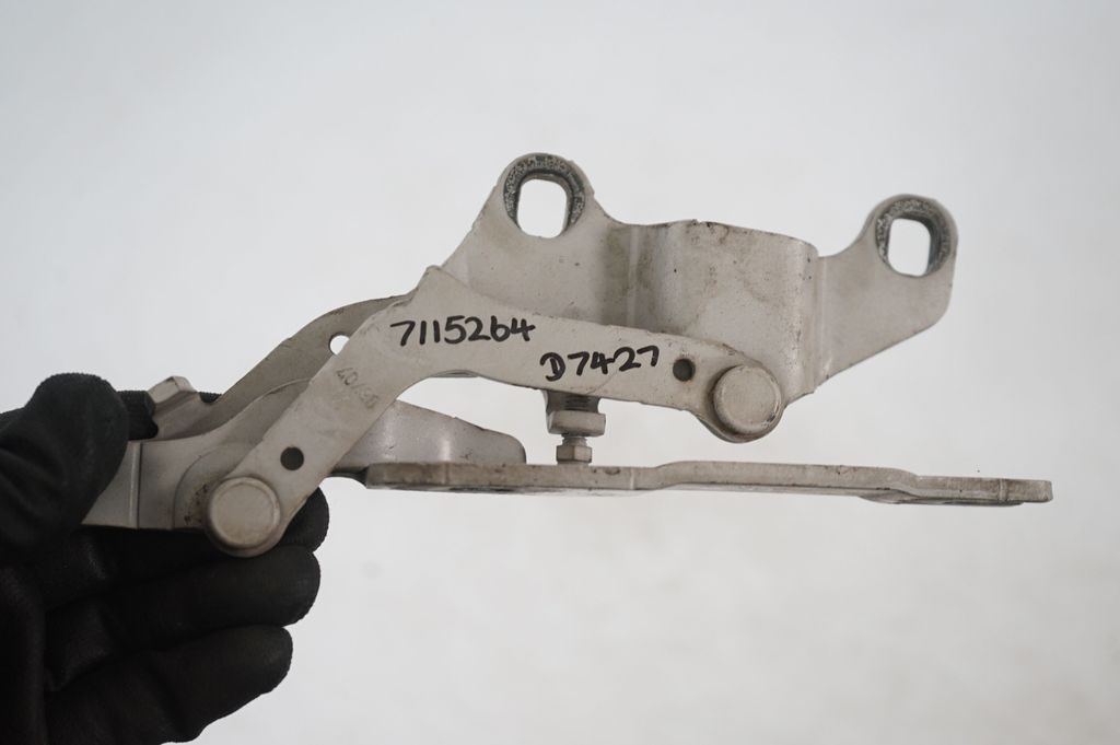 Engine bonnet/hood hinges (7)