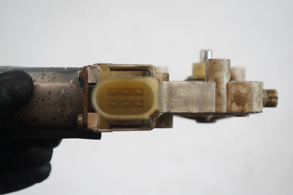 Front door window regulator with motor (6)