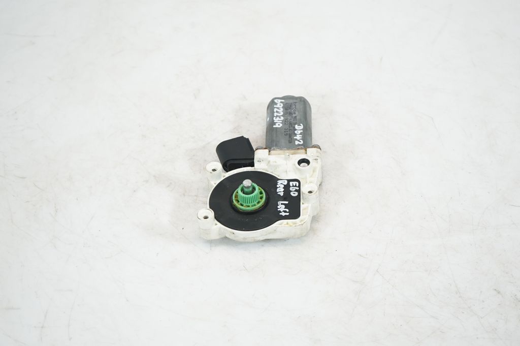 Rear door window regulator motor (2)