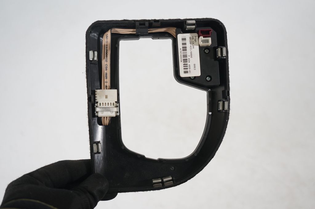 Gear shifter surround trim plastic (6)