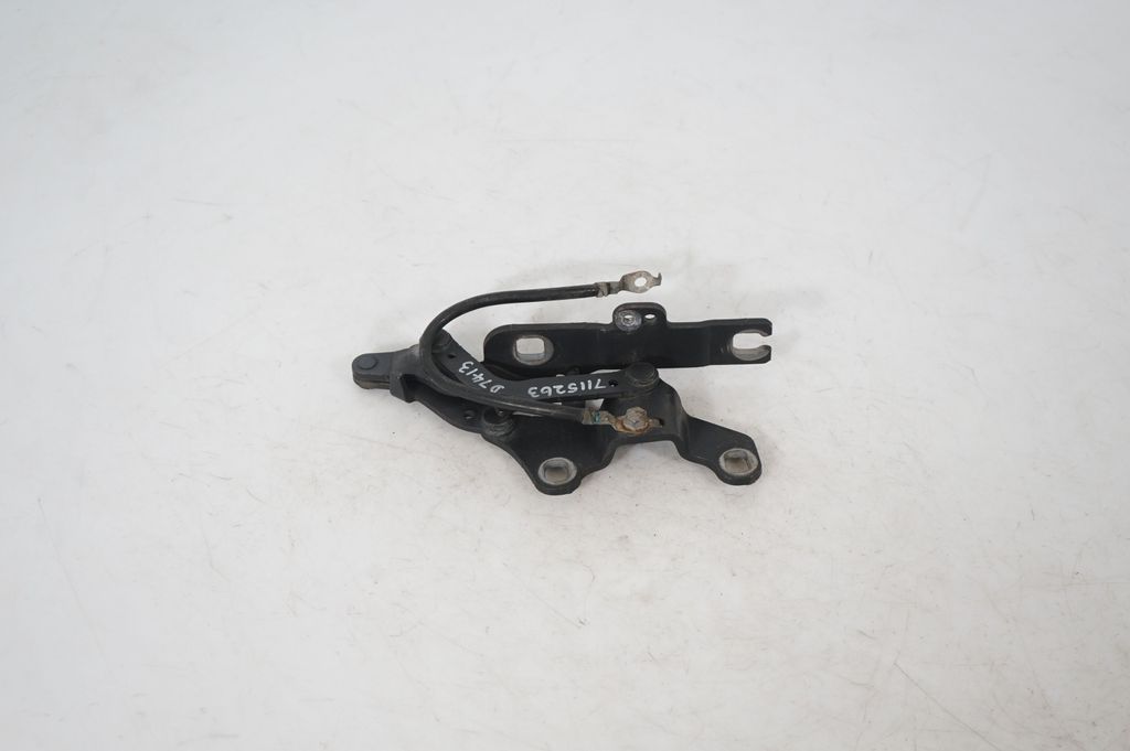 Engine bonnet/hood hinges (3)