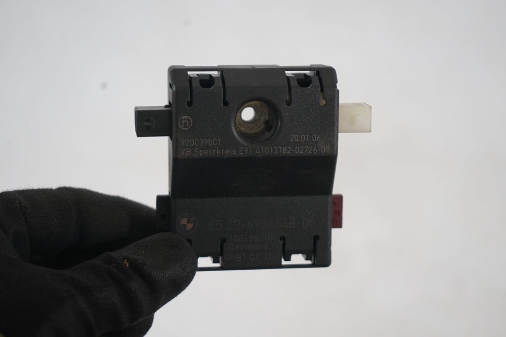 Antenna control unit (8)