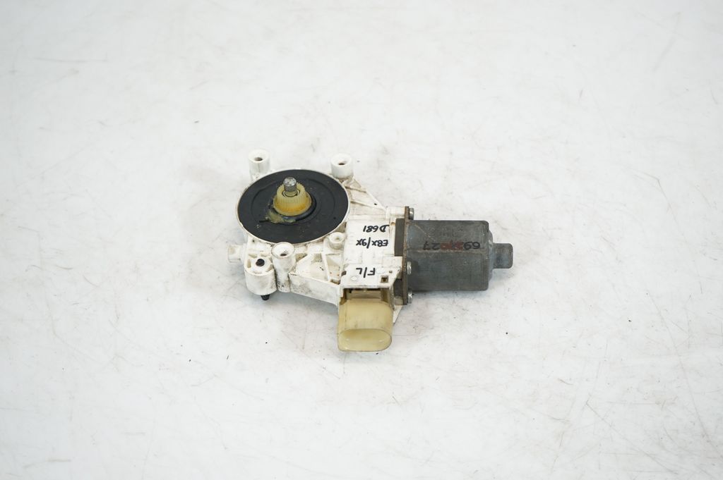Front door window regulator with motor (3)