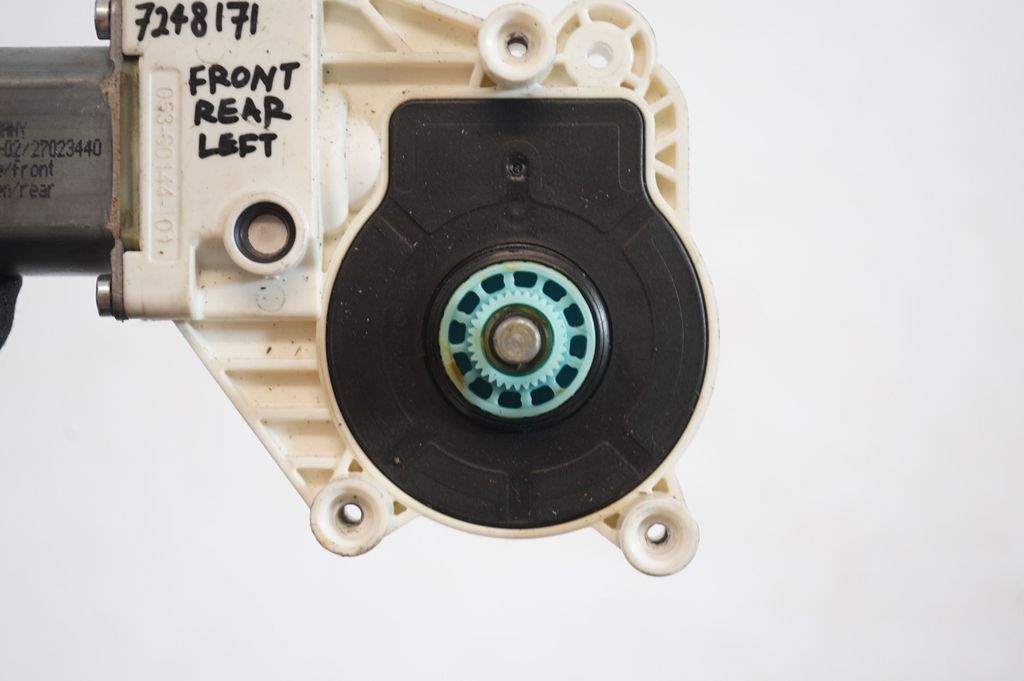 Front door window regulator with motor (7)