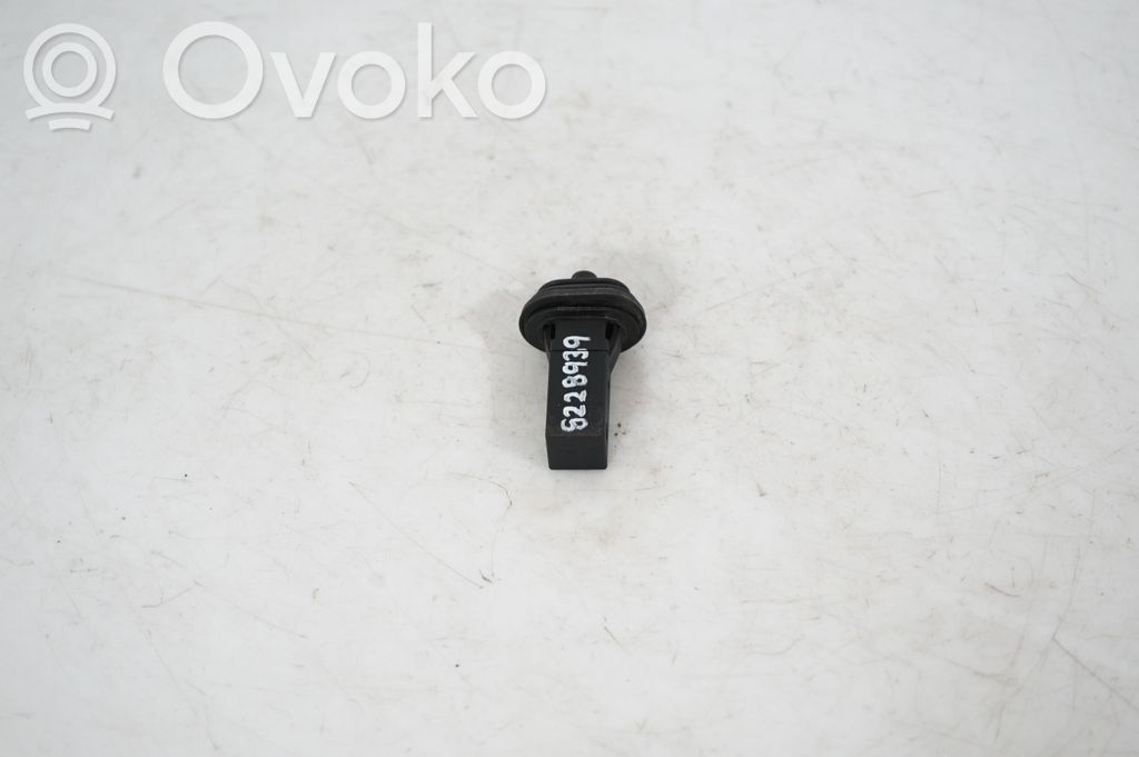 Fuel tank cap lock (4)