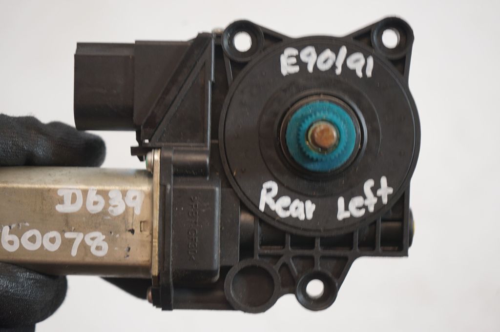 Rear door window regulator with motor (7)