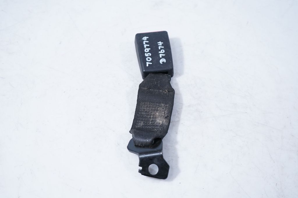 Rear seatbelt buckle (4)