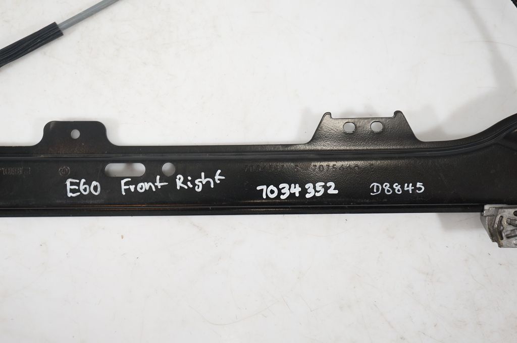 Front door window regulator with motor (9)