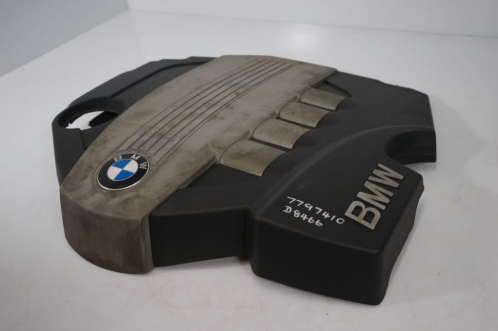 Engine cover (trim) (6)