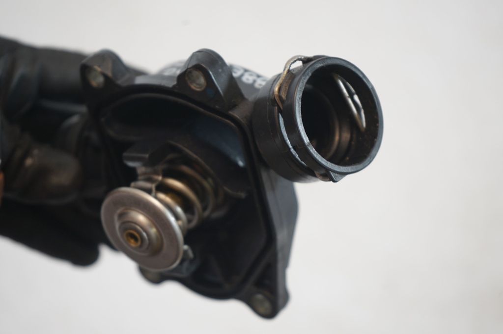 Thermostat/thermostat housing (7)