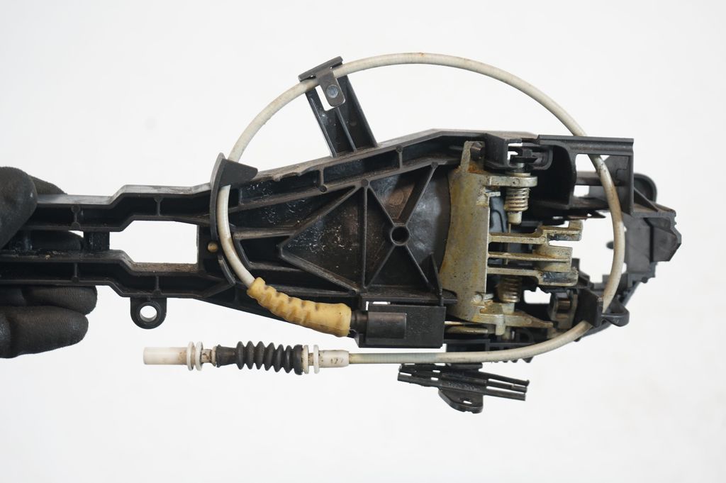 Rear door exterior handle/bracket (6)