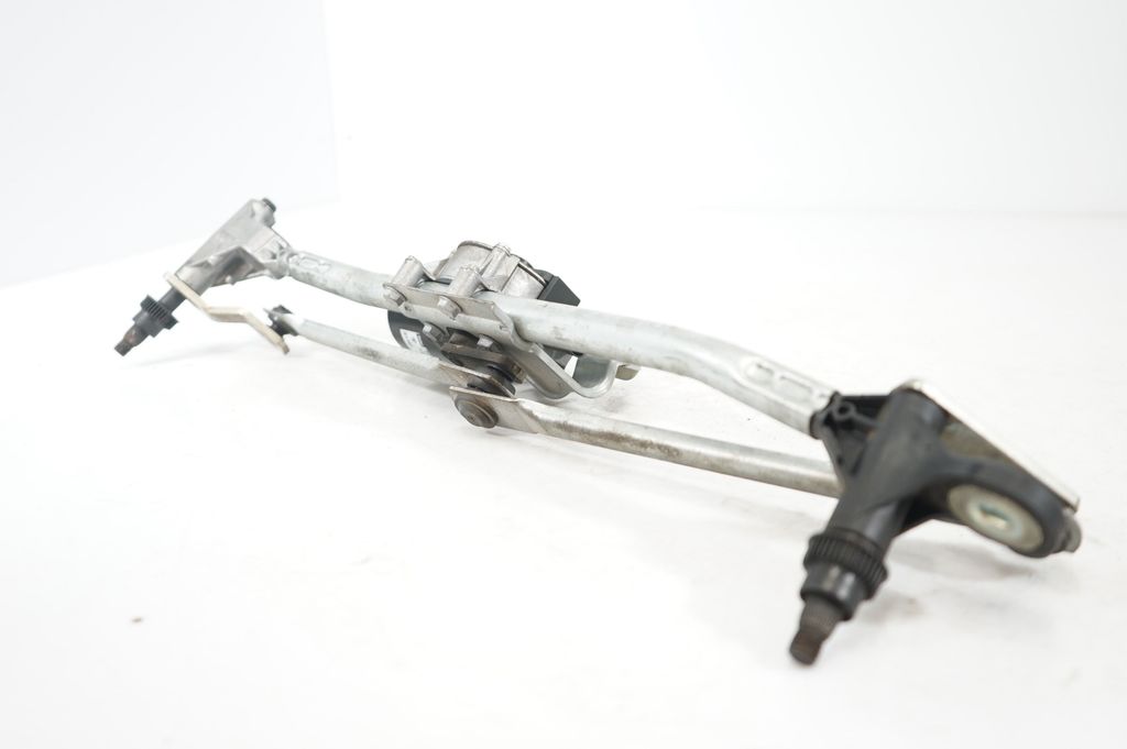 Front wiper linkage and motor (6)