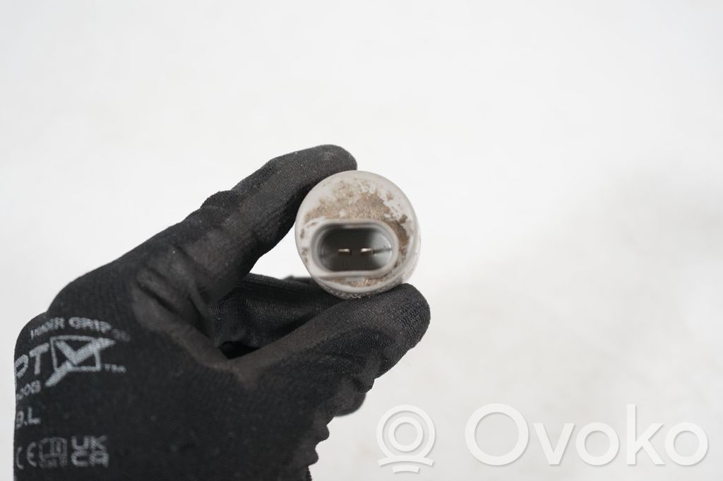 Windscreen/windshield washer pump (6)