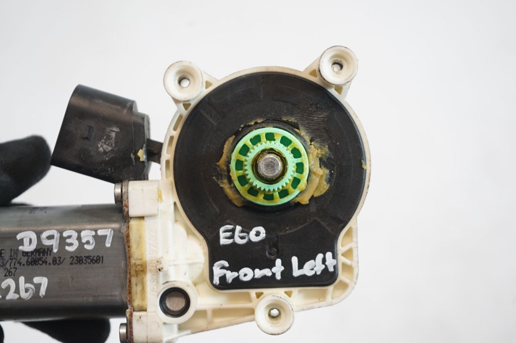 Front door window regulator motor (7)