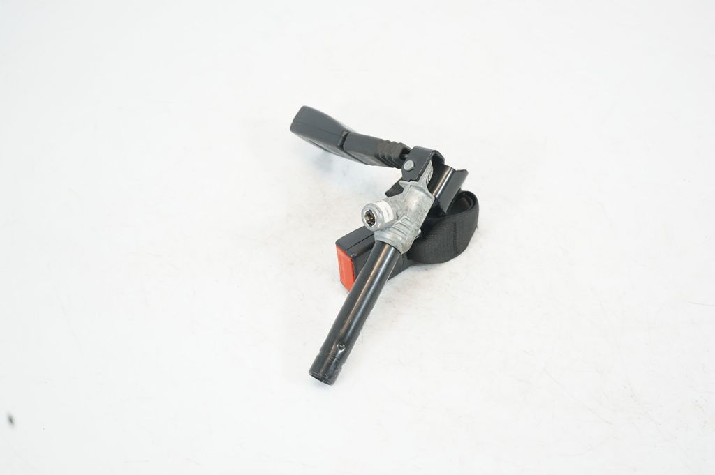 Rear seatbelt buckle (2)