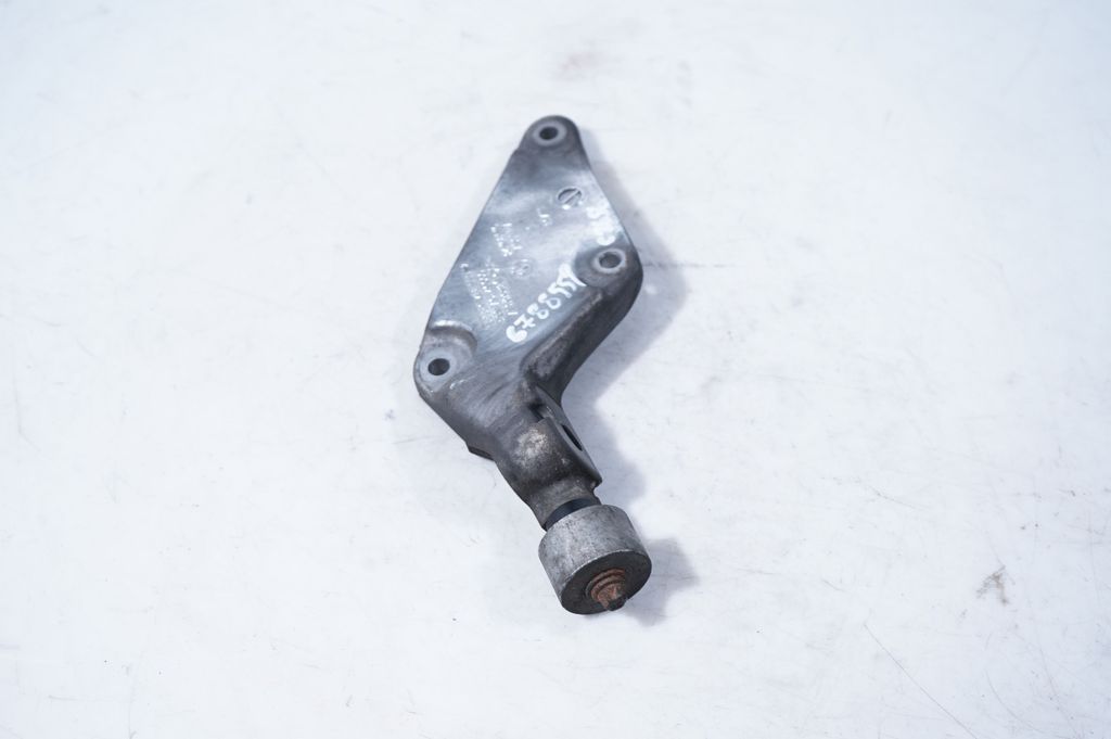 Gearbox mounting bracket (4)
