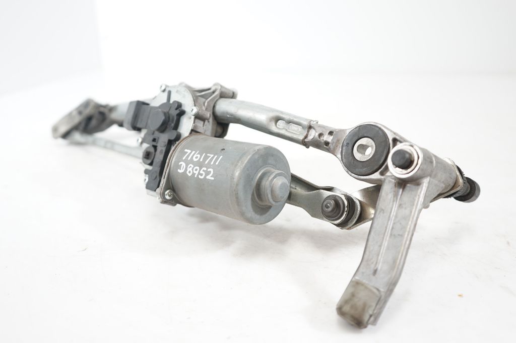 Front wiper linkage and motor (7)