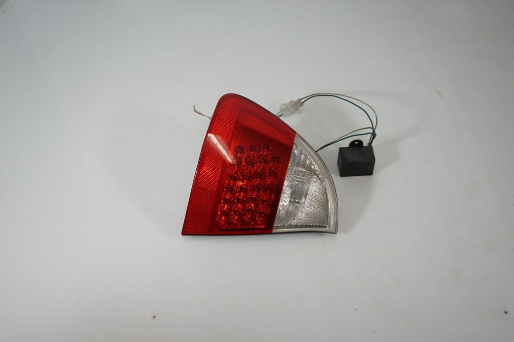 Rear/tail lights (2)