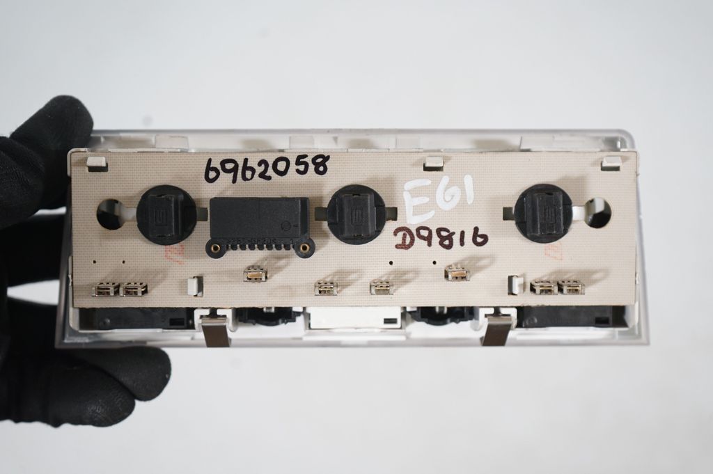 Front seat light (6)