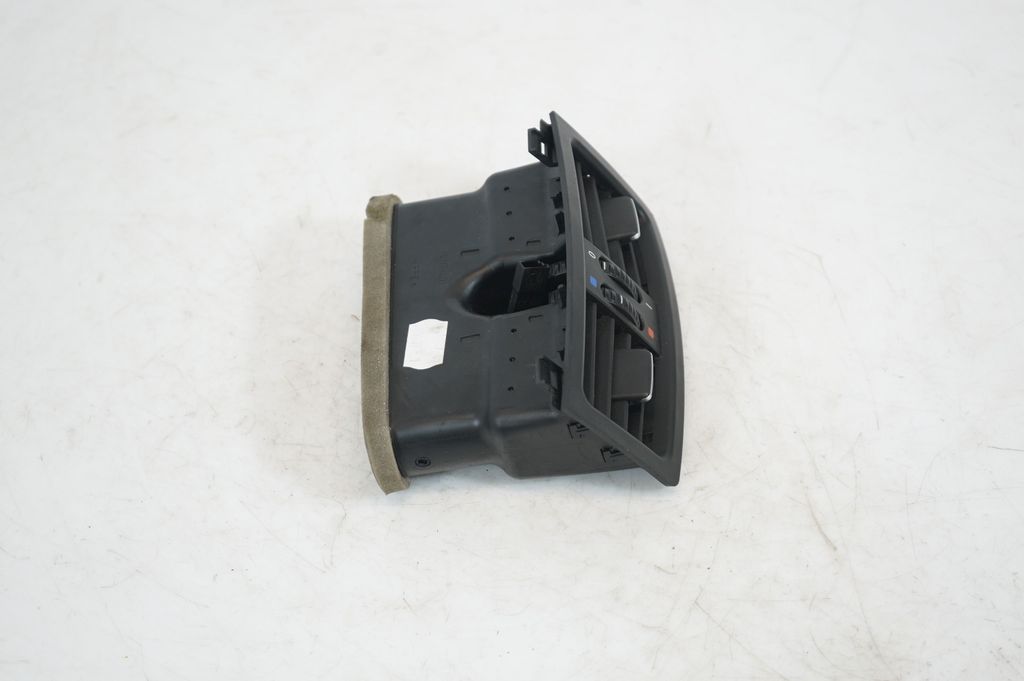 Rear air vent grill (4)