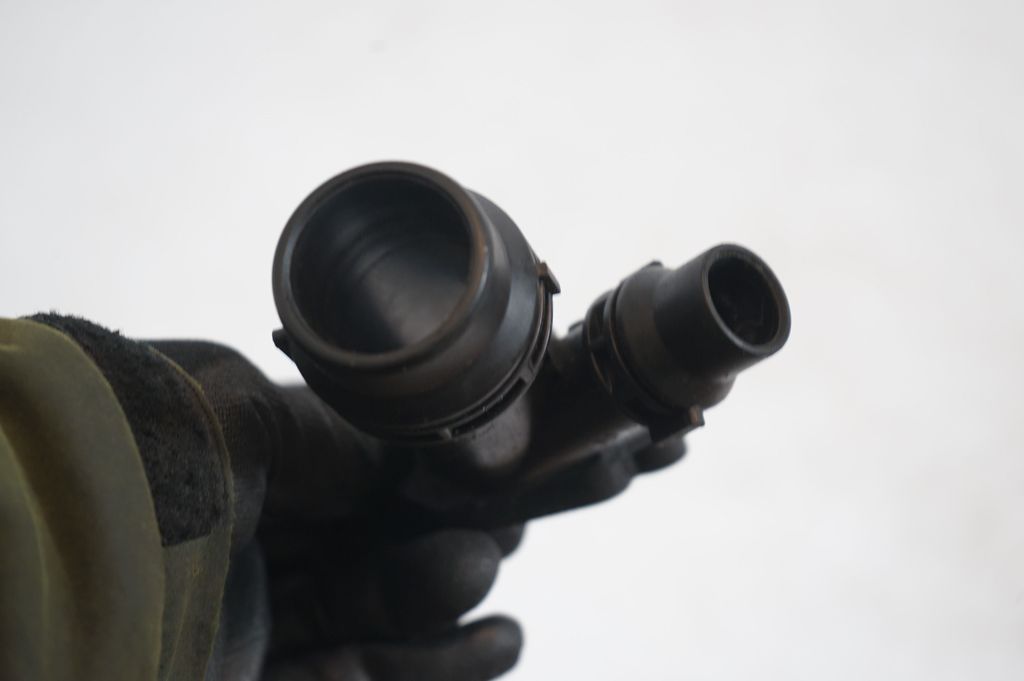 Engine coolant pipe/hose (6)