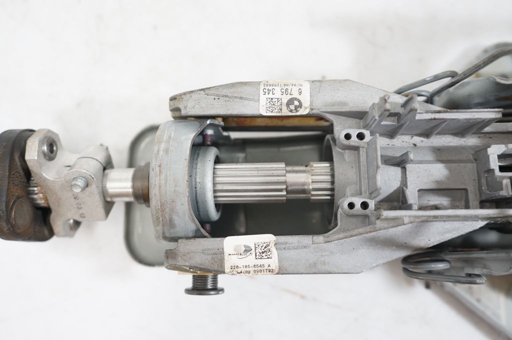 Steering wheel axle (9)