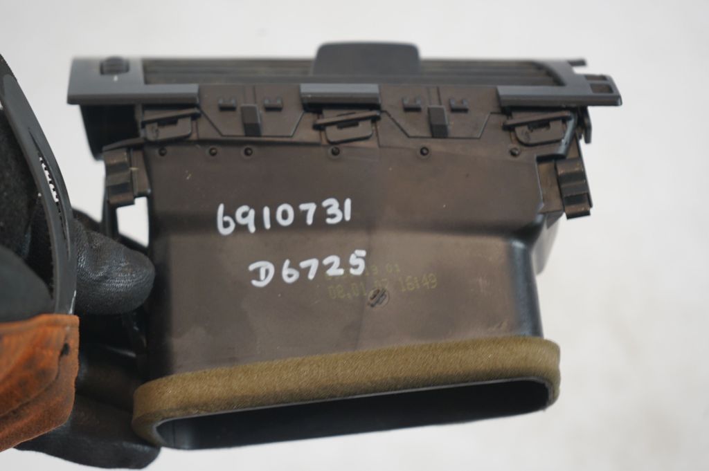 Dashboard side air vent grill/cover trim (8)