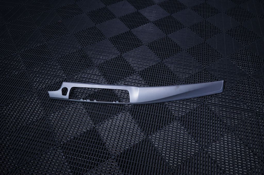 Dashboard glove box trim