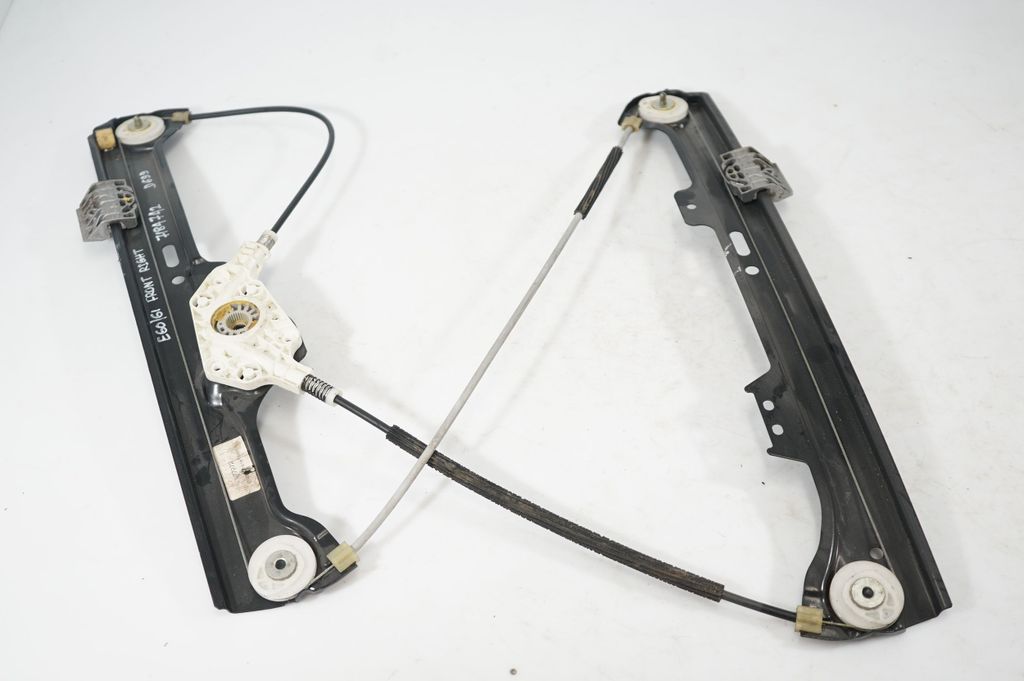 Front door window regulator with motor (4)