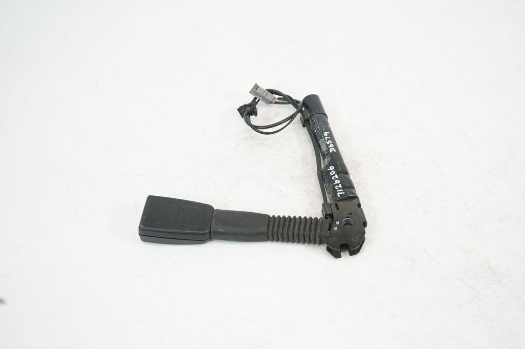 Front seatbelt buckle (5)