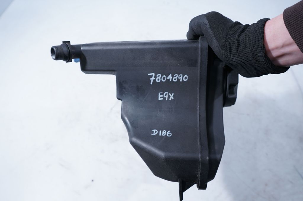 Coolant expansion tank/reservoir (7)
