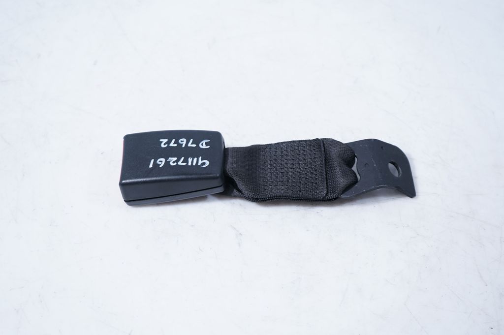 Rear seatbelt buckle (3)