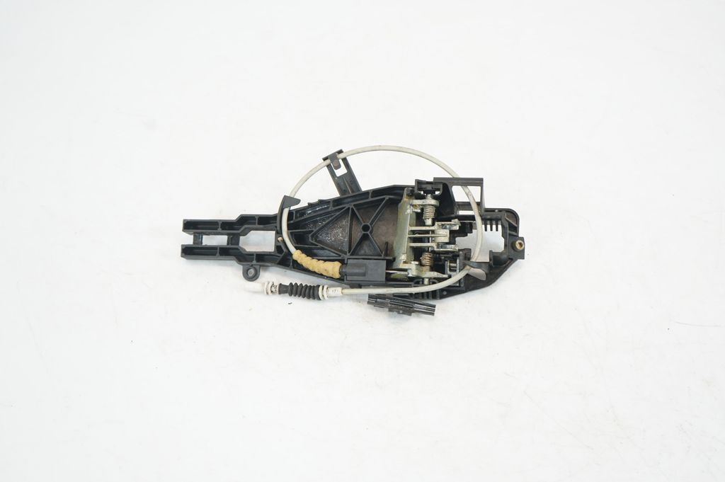 Rear door exterior handle/bracket (5)