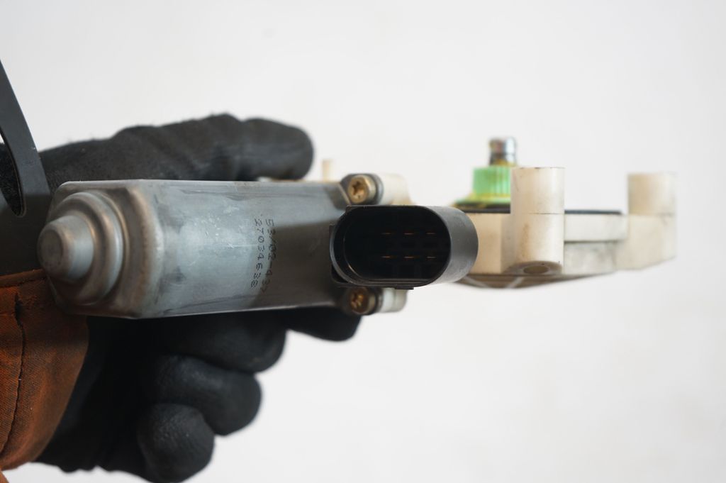 Front door window regulator with motor (6)