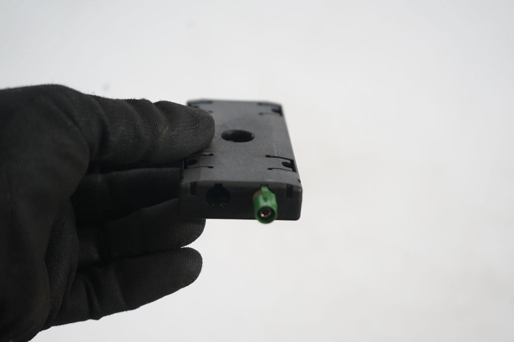 Engine mounting bracket (6)