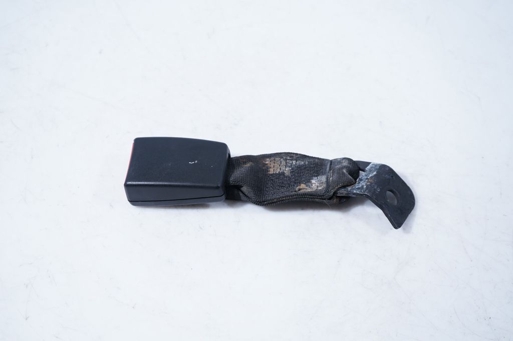 Rear seatbelt buckle (5)