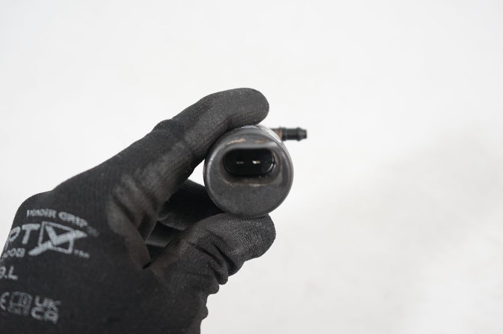 Windscreen/windshield washer pump (6)